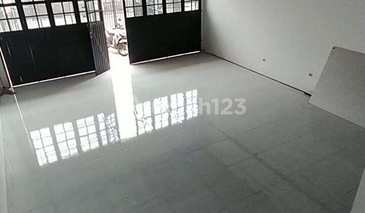 JARANG ADA !!!! Dikontrakan   Ruko  Model Industrialis Jl. Pasirsalam Raya  Sayap BKR bandung kota