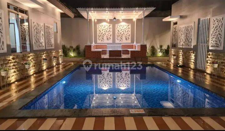 JUAL RUMAH MEWAH BERKONSEP INSTAGRAMABLE ADA KOLAM RENANG
DI KOTA BARU PARAHYANGAN
 1