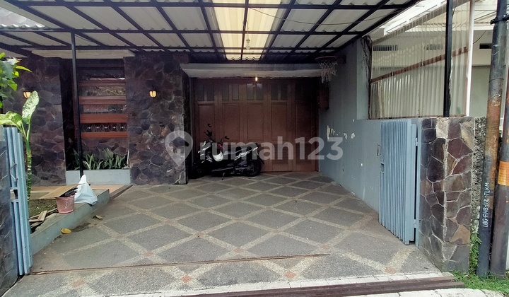 Rare House on Jl. Supratman Wing 2