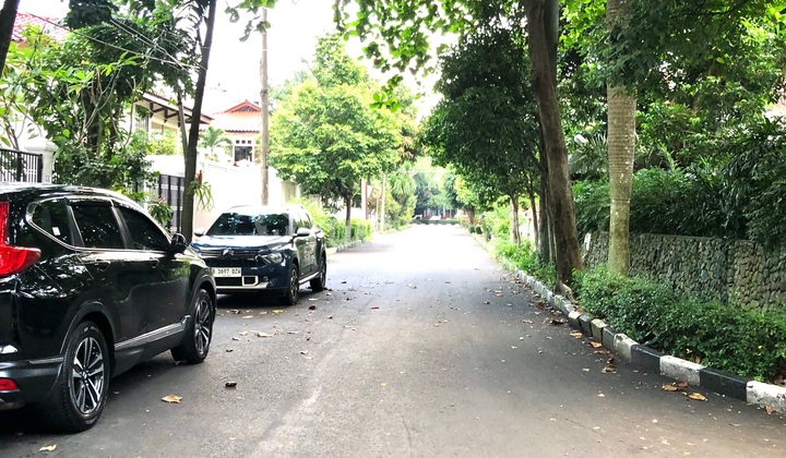 House for Sale in Bumi Karang Indah Lebak Bulus, Cozy and Green 2