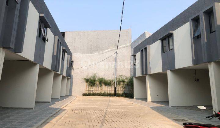 Rumah Disewakan Dalam Cluster Dekat binus anggrek Dan SCBD 1