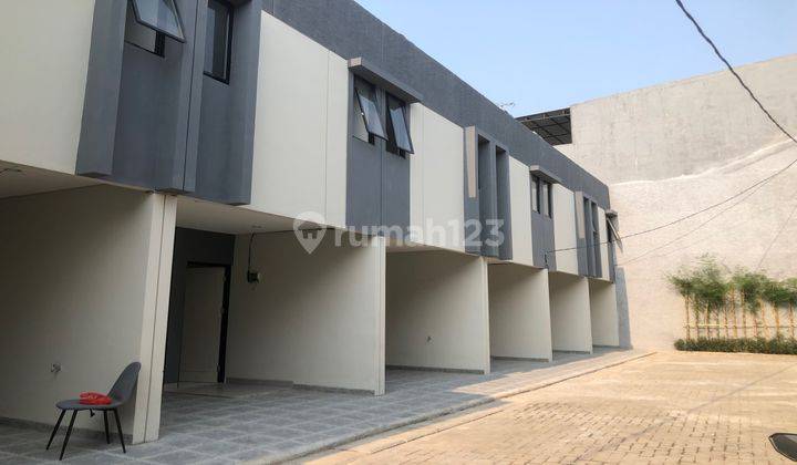 Rumah Disewakan Dalam Cluster Dekat binus anggrek Dan SCBD 2