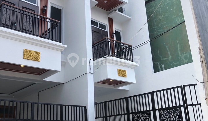 Dijual Rumah Baru 3 Lantai Jl.mangga Duri Kepa Harga 2 M An