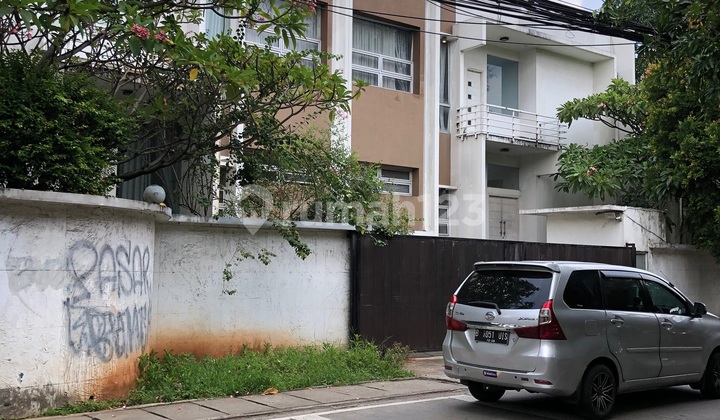 For Sale House in Kemang Bangka Area, Below Market Price, Needs Minor Renovation 2
