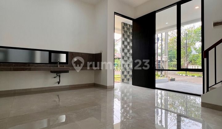 Rumah Hoek Baru di Bintaro Sektor 9 Siap Huni Rumah Hoek Baru di Bintaro Sektor 9 Siap Huni