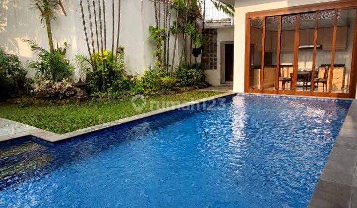 Dijual Rumah dengan Kolam Renang di Bintaro Jaya 1