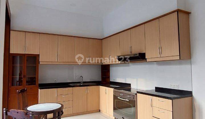 Dijual Rumah dengan Kolam Renang di Bintaro Jaya 2