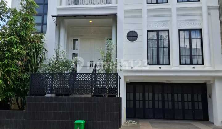 Dijual Cepat Rumah Hoek Ada Kolam Renang di Sektor 9-Bintaro