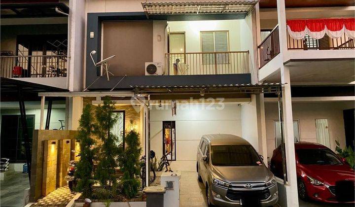 Rumah 2 Lantai Semi Furnished Dalam Cluster Graha Raya Bintaro 1