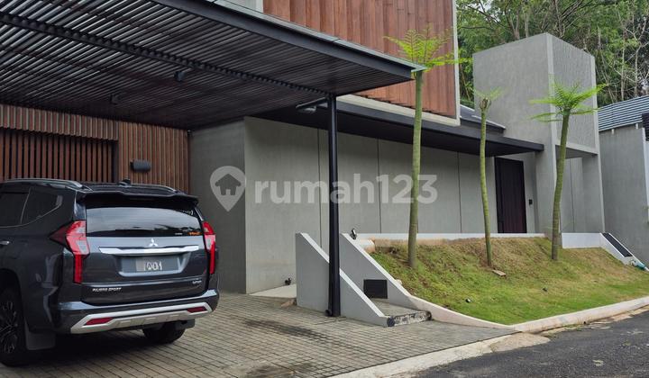 Rumah Modern Tropis Ada Kolam Renang Dalam Cluster Premium Bintaro Jaya Sektor 9 Tangerang Selatan Rumah Modern Tropis Ada Kolam Renang Dalam Cluster Premium Bintaro Jaya Sektor 9 Tangerang Selatan