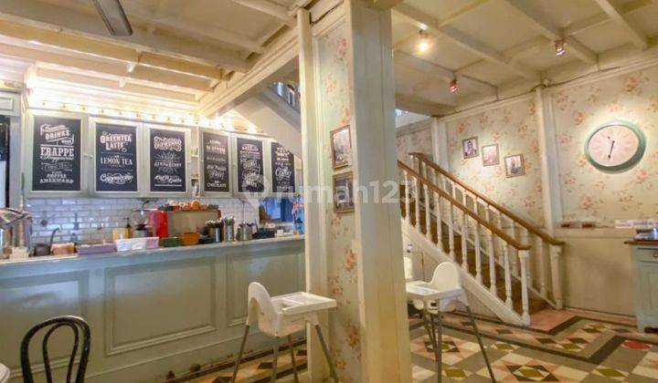 Rumah dan Caffe di Belakang Gedung Sate Sayap Riau 1