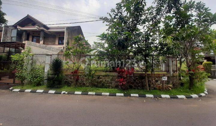 Tanah matang di dalam komplek istana regency pasteur