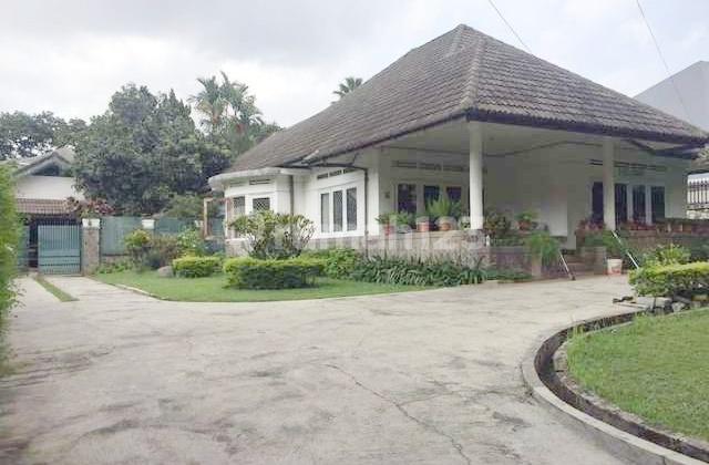Dijual Rumah Lama Posisi Dipatiukur Sayap Dago Bandung