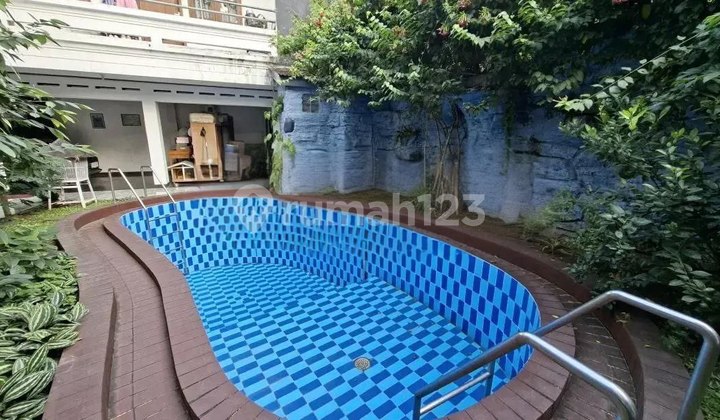 Jual Rumah dengan Kolam Renang Ada di Sayap Dago Jual Rumah dengan Kolam Renang Ada di Sayap Dago