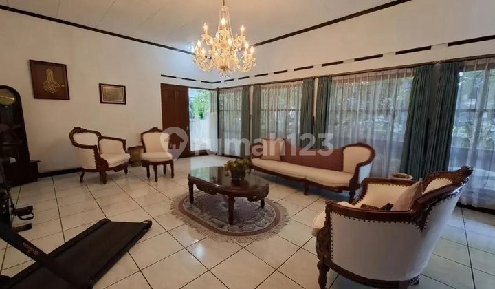 Jual Rumah dengan Kolam Renang Ada di Sayap Dago 2