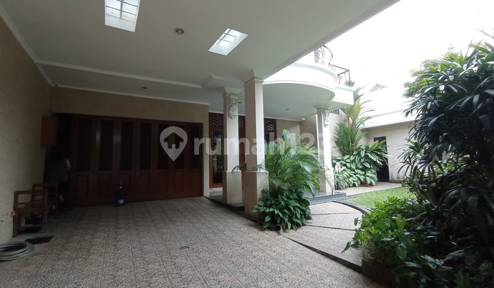 Disewakan Rumah 2 Lantai Kebayoran Baru Jakarta