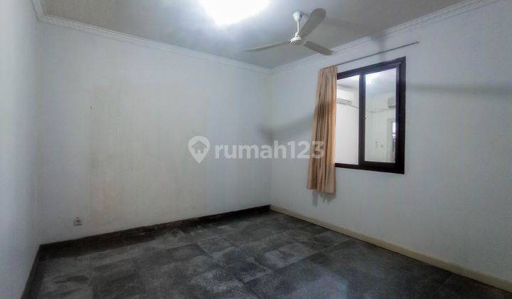 Disewakan Rumah 2 Lantai Lokasi Strategis Senopati Jakarta Selatan 2
