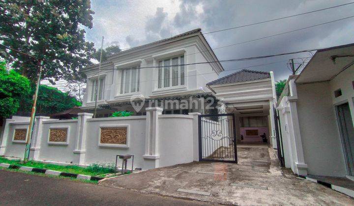 Disewakan Rumah Mewah 3 Kamar Tidur Patra Kuningan Jakarta Selatan 1