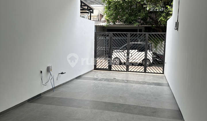Rumah HOKI 3 Lantai,  Duri Kepa, Jakarta Barat (SS-033) 2