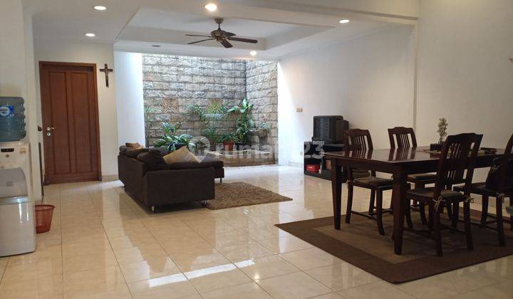 Rumah Cantik 2 Lantai Tanjung Duren Jakarta Barat , Non.553 4