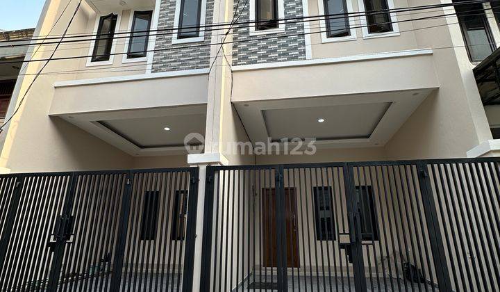 Non.645 Rumah New 3 Lantai Tanjung Duren Jakarta Barat  1