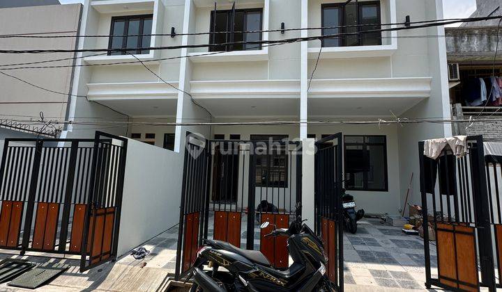 Non.670 Rumah New 3 Lantai Taman Ratu Jakarta Barat  1