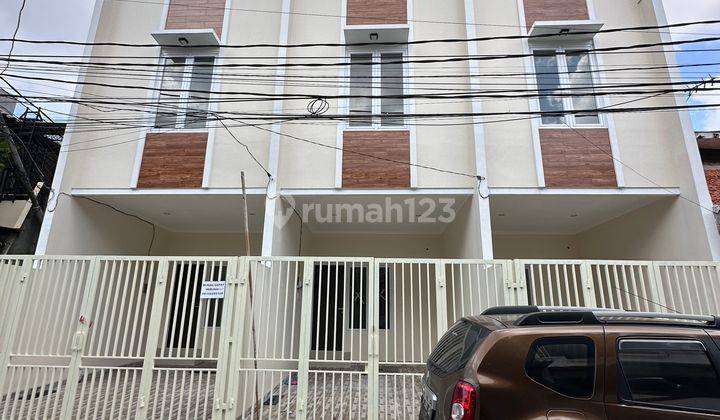 Non.686 Rumah New 3 Lantai. Tanjung Duren, Jakarta Barat 1