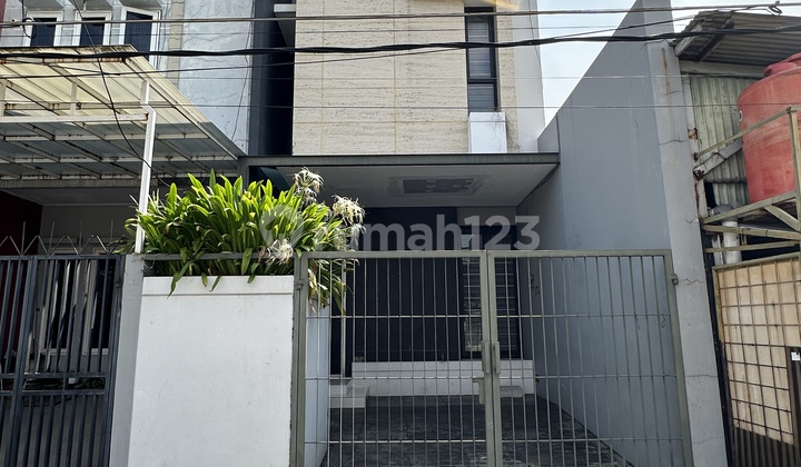 KESEMPATAN EMAS u/RUMAH Hoki 3 Lantai di dekat Tanjung Duren (SS-043) 1