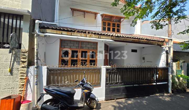 Nice 2-Story House in Tanjung Duren, West Jakarta, Ss 006 Nice 2-Story House in Tanjung Duren, West Jakarta, Ss 006