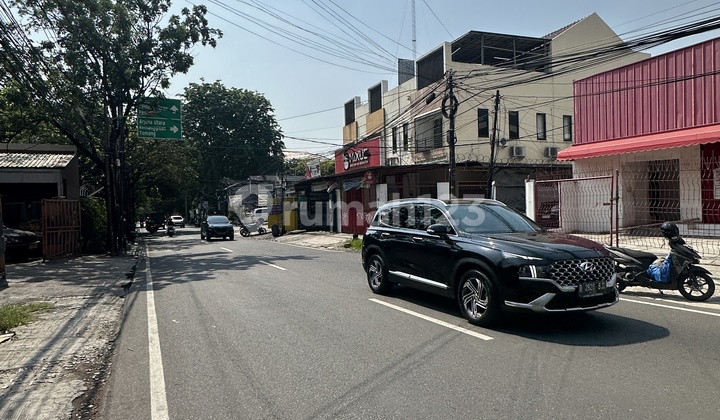 RUMAH TUA di samping jalan Utama di Duri Kepa, Jakarta Barat (SS-040) 2