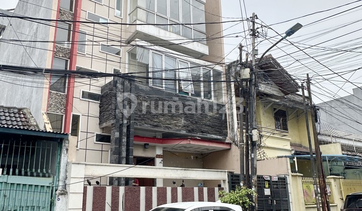 Rumah Kost di Tanjung Duren, 3.5 Lantai, SHM, Dekat Universitas (A-70016)