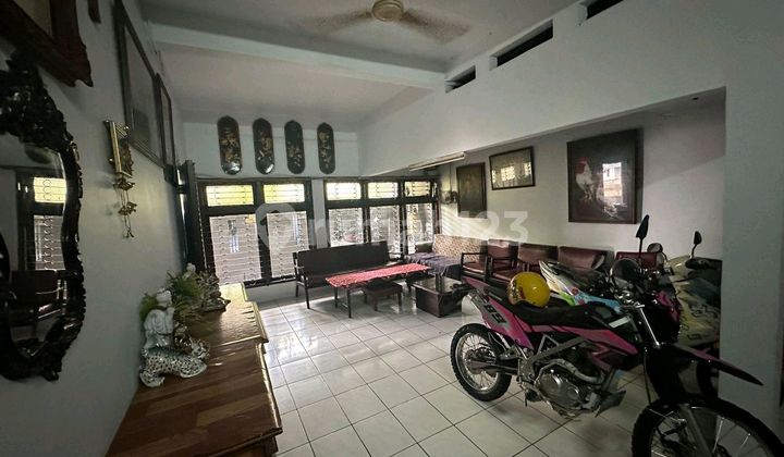 Moti 2-Story House. Cideng 2