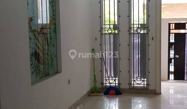 Rumah 2 lt minimalis puri indah 2