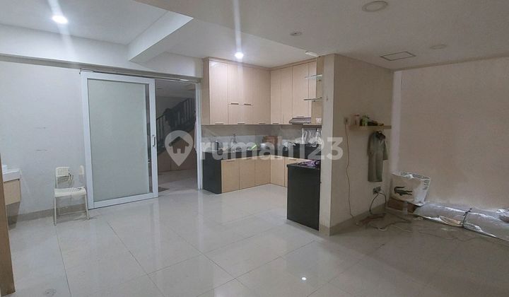 Disewakan Rumah Mewah 3 Lt Permata Buana 2