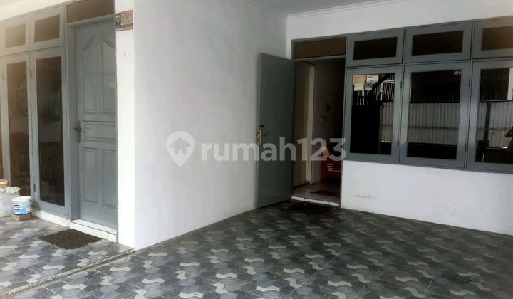 Good Location House 2 Floors Jelambar 2