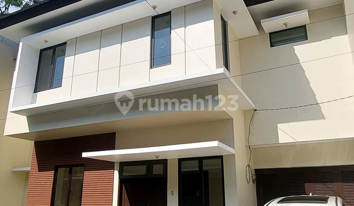 Dijual Rumah Cantik 2 Lt Sunrise Garden