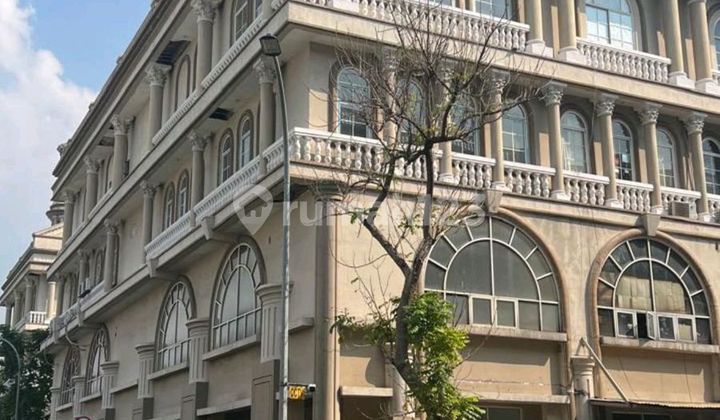 For Sale: 3 1/2 Story Shop House in Green Lake City