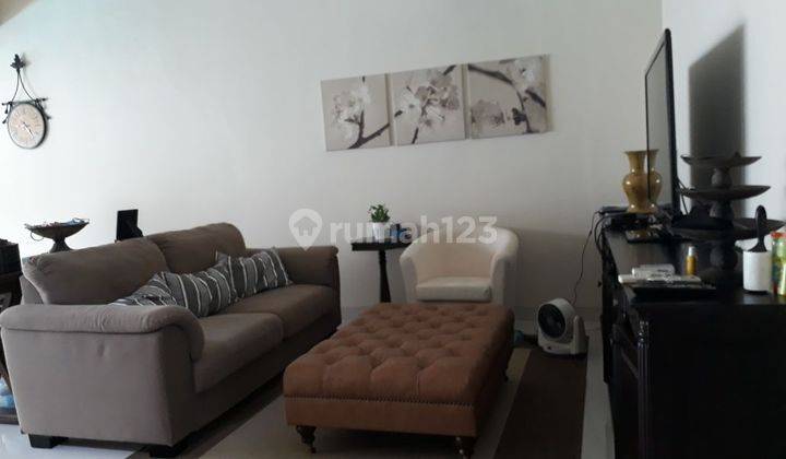 Rumah 2 Lt Sudah Renovasi Furnished Kolam Renang di Lippo Karawaci 1