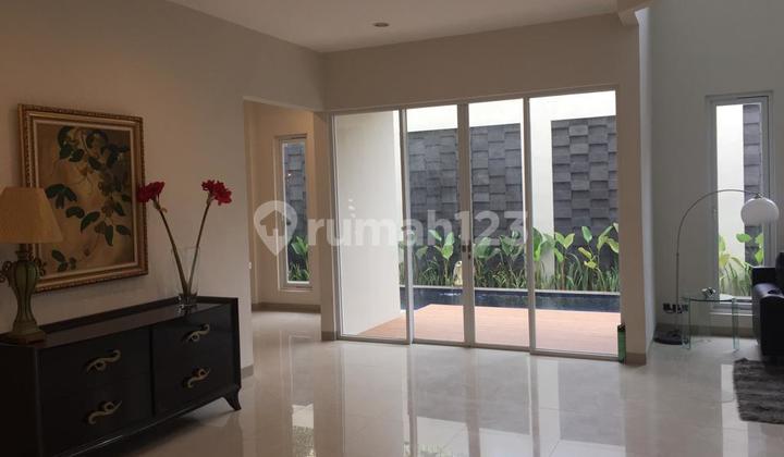 Rumah 2 Lantai Furnished Sudah Renovasi Kolam Renang Lippo Karawaci