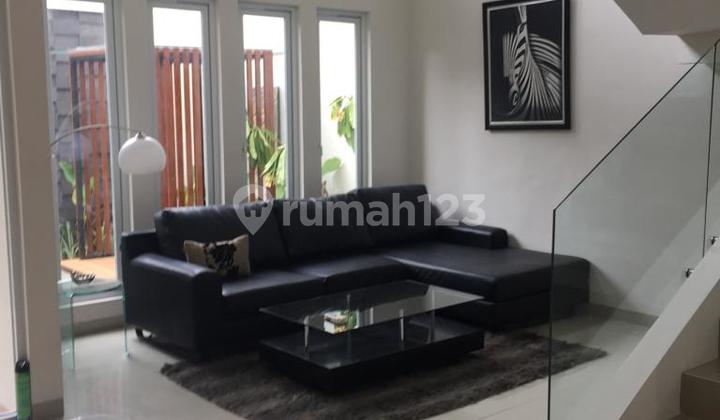 Rumah 2 Lantai Furnished Sudah Renovasi Kolam Renang Lippo Karawaci 2