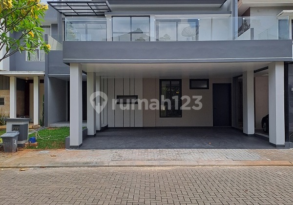 Rumah Mewah Siap Huni, Renovasi, 2 Lt, Utara di Cluster De Park Bsd