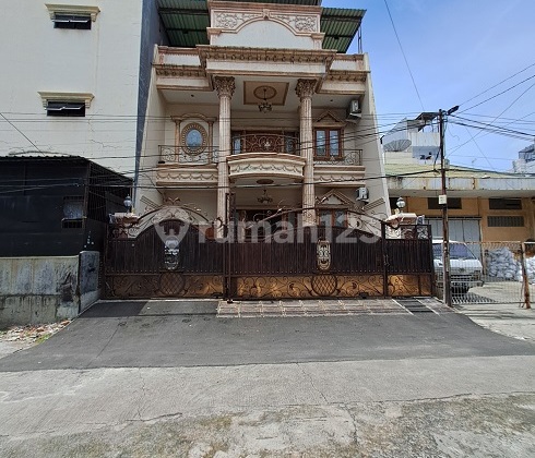 Rumah American Classic, Renovasi, 3 LT, di Jalan Pluit Karang sari