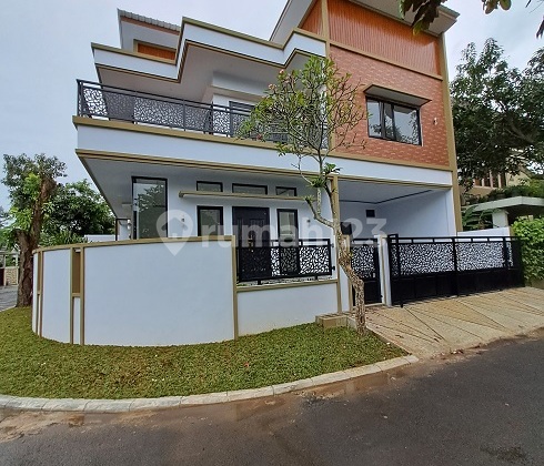 Rumah Baru, Minimalis Modern, Hook, 2 LT, di Perum Kencana Loka BSD