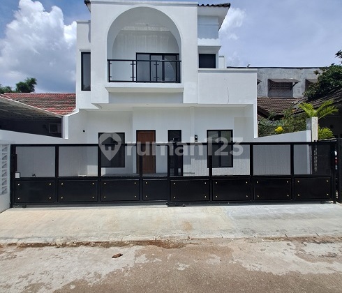 Rumah Baru, Bangunan Mandiri, 2 LT, Selatan, di Perum Kencana Loka Bsd