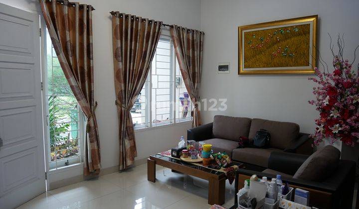 Rumah Bangunan Mandiri, 3 Lantai, Utara, di Cluster La Valetta  2