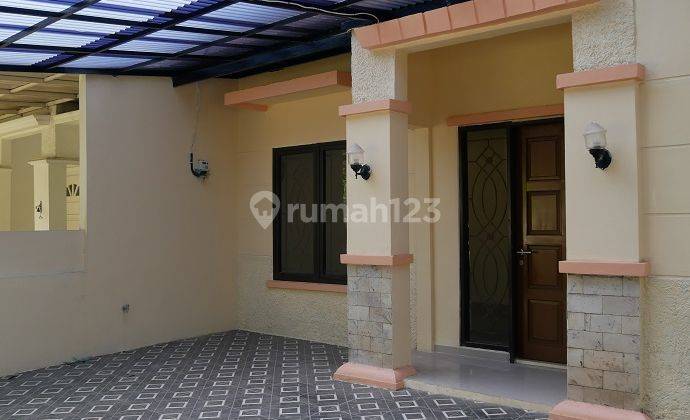 Rumah Sudah Direnovasi, Barat, di Perum Regency Melati Mas, Serpong 2