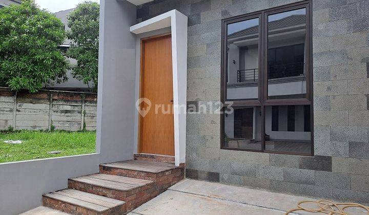 Rumah Baru, Model Industrial, Selatan, di Perum Kencana Loka Ext BSD 2