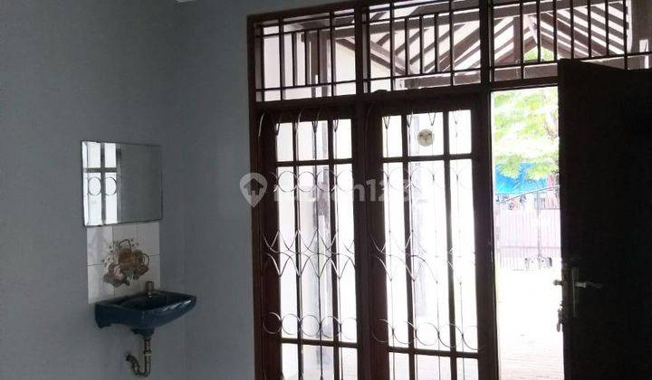 Rumah siap huni, 2 lantai, selatan, di Perum Banjar Wijaya cipondoh 2