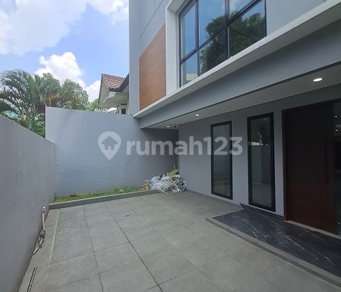 Rumah Mewah Baru, Minimalis modern,3Lt, Barat Daya,di Perum Modernland 2