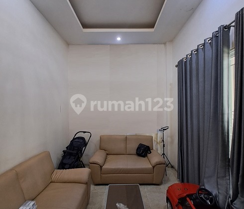 Rumah Siap Huni, Full Renovasi, 2 LT, Utara, di Cluster Banjar Wijaya Rumah Siap Huni, Full Renovasi, 2 LT, Utara, di Cluster Banjar Wijaya